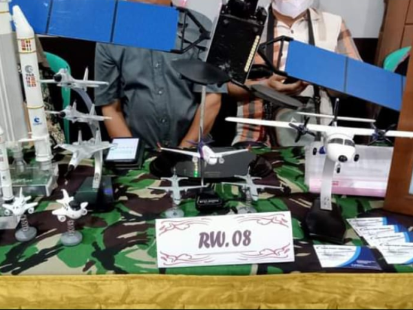 Kerajinan Tangan Pesawat Mainan